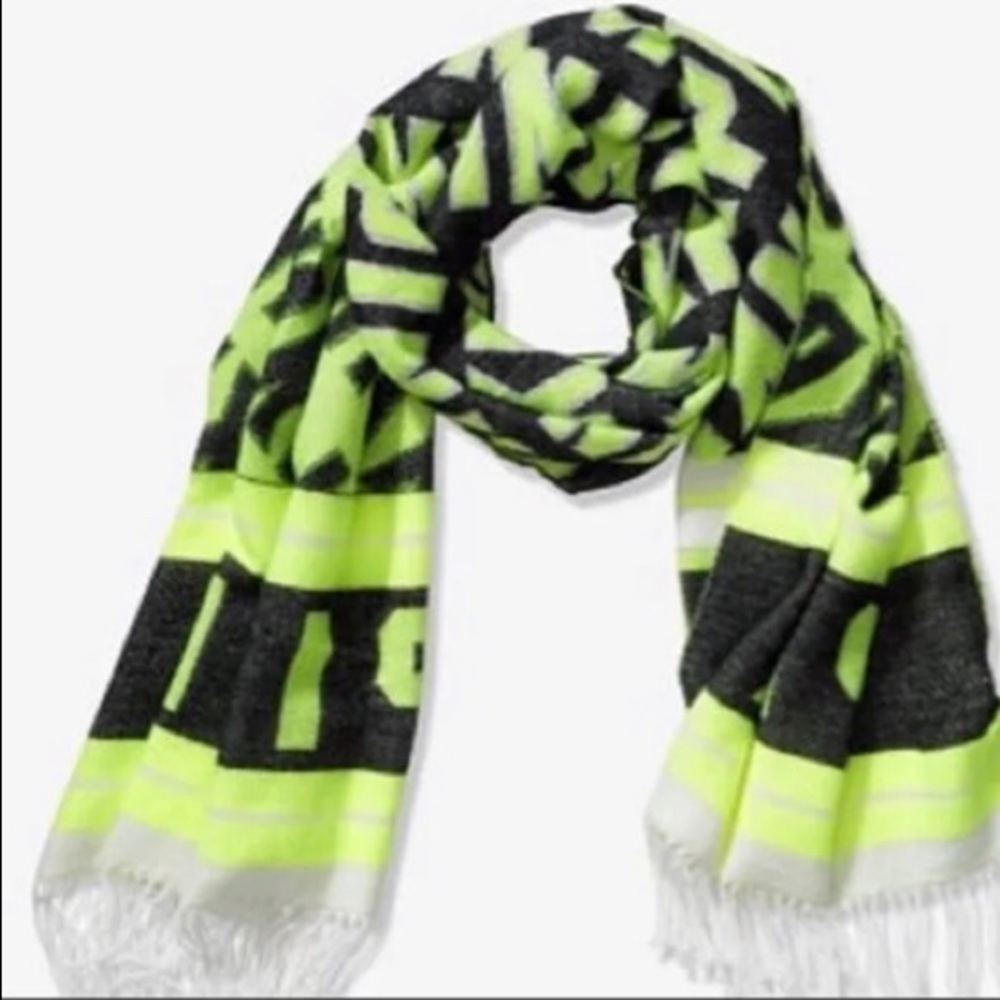 PINK VS Blanket scarf NIP